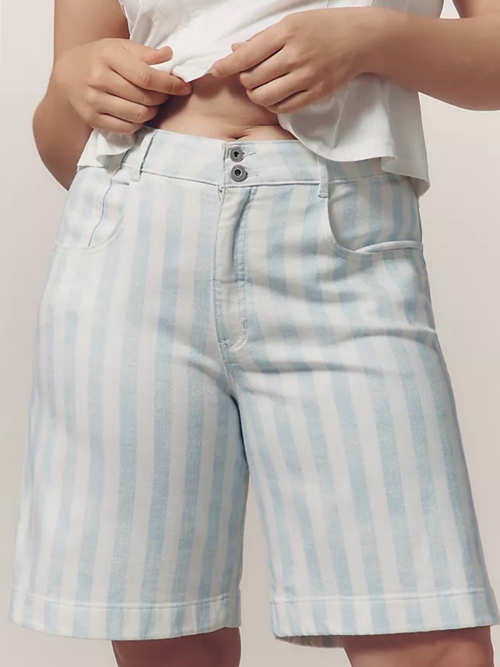 Maeve Printwd Short in Light Blue & White Striped - Never Worn - Size 22
